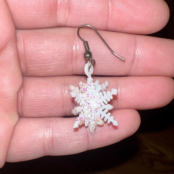 Vintage 3D Glitter Snowflake Dangle Earrings - Picture 6 of 7